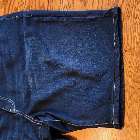 Lane Bryant Flex Magic Waistband Signiture Fit Mid-Rise Bermuda Jean Shorts - Picture 2 of 8